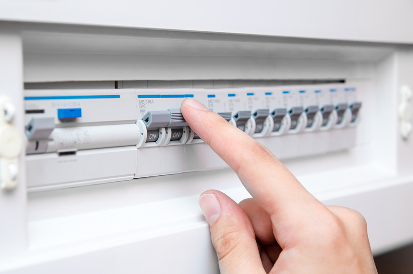 Elektro­installation bei Thomanek Elektrotechnik GmbH & Co.KG in Merkendorf